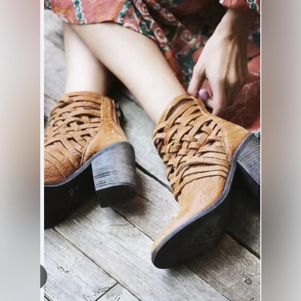 Free People Tan Leather Carrera Ankle Boots size 39